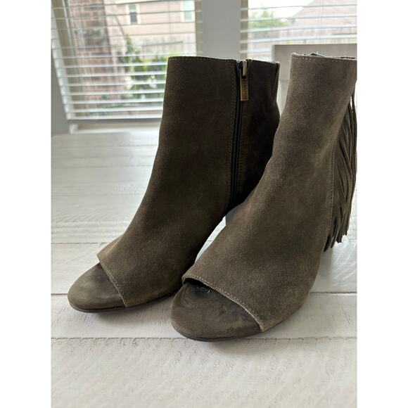 Reaction by Kenneth Cole Olive Green Suede Fringe Peep Toe Booties 10 - Picture 5 of 5